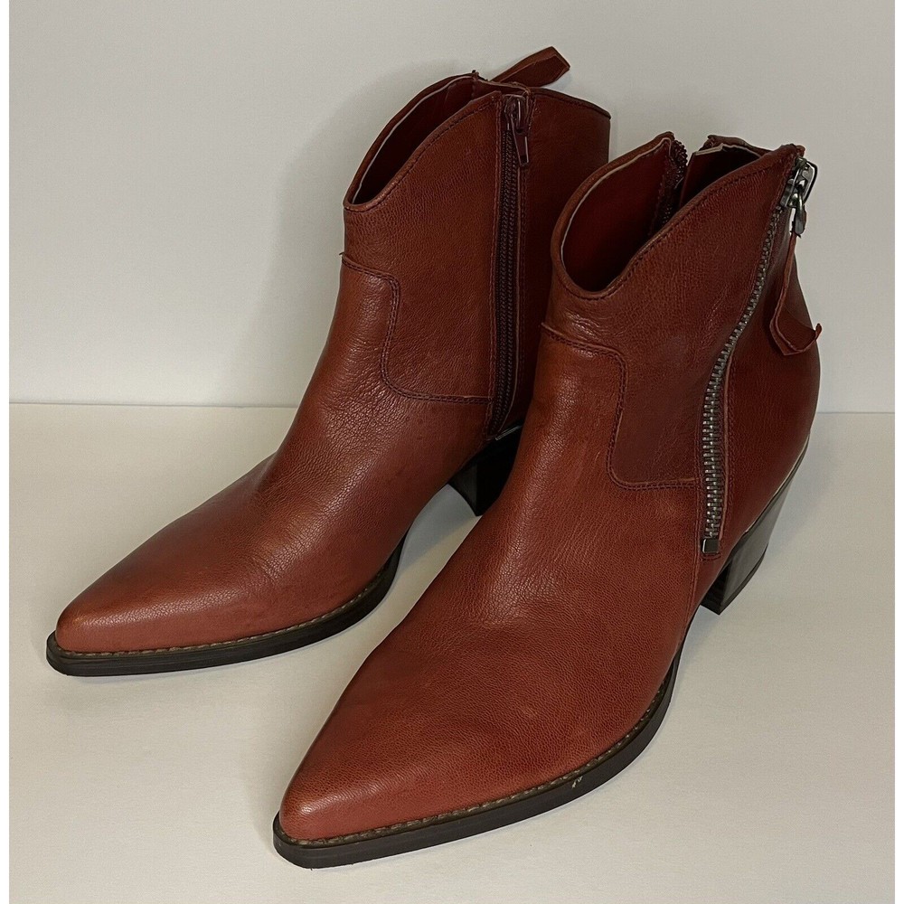 Guess WomenNalony Dark Red Western Booties 9.5 Medium Mid Block Heel Pre owned.